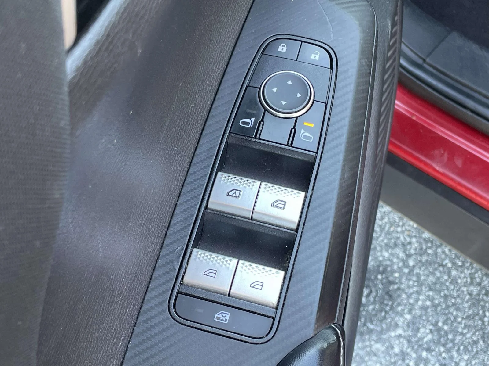 Used 2022 Red Diamond Mitsubishi ES image 6