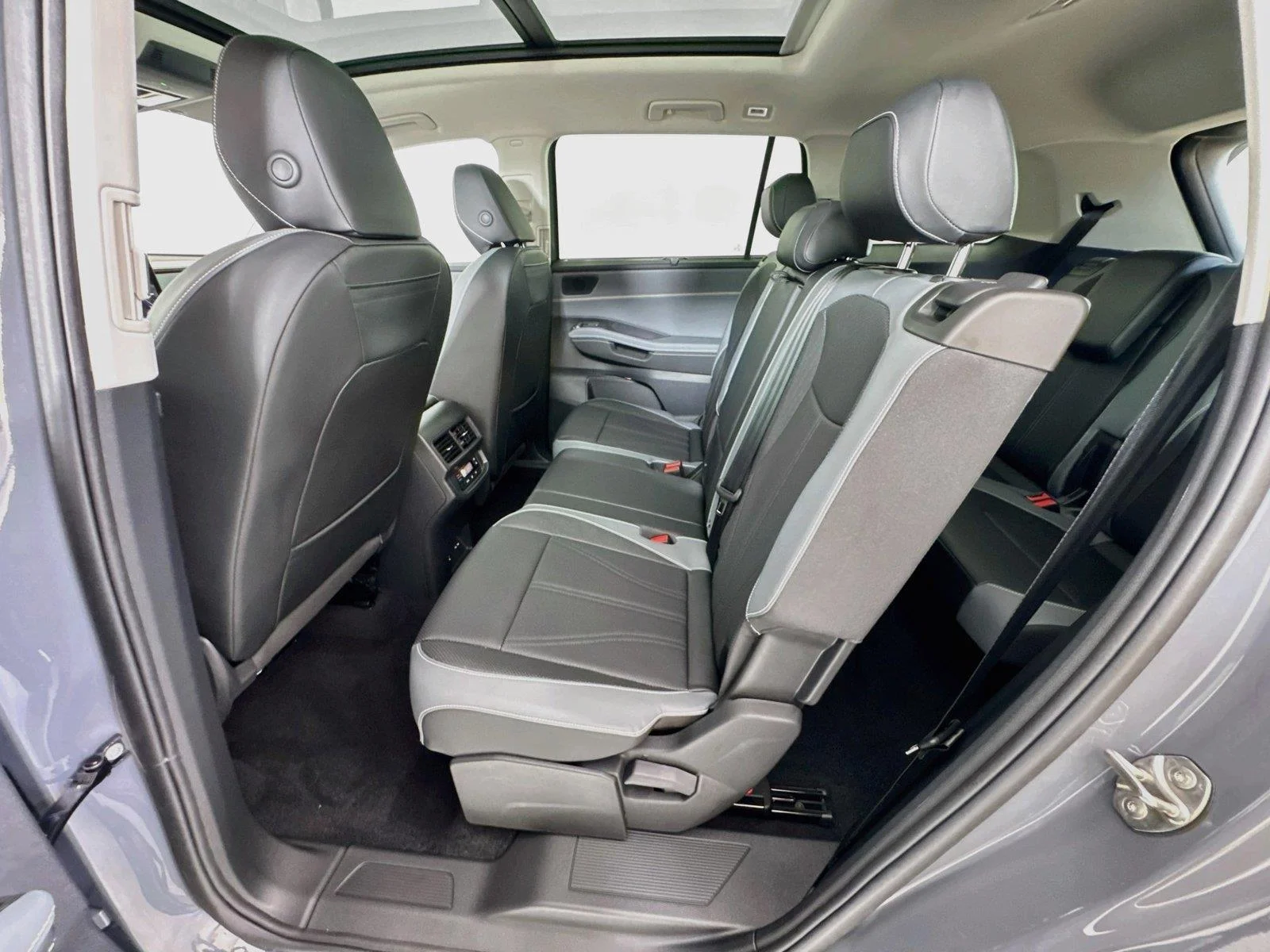 New 2027 Pure Gray Volkswagen SE w/Technology image 24