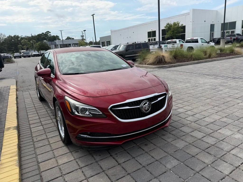 Used 2018 Red Quartz Tintcoat Buick Essence image 4