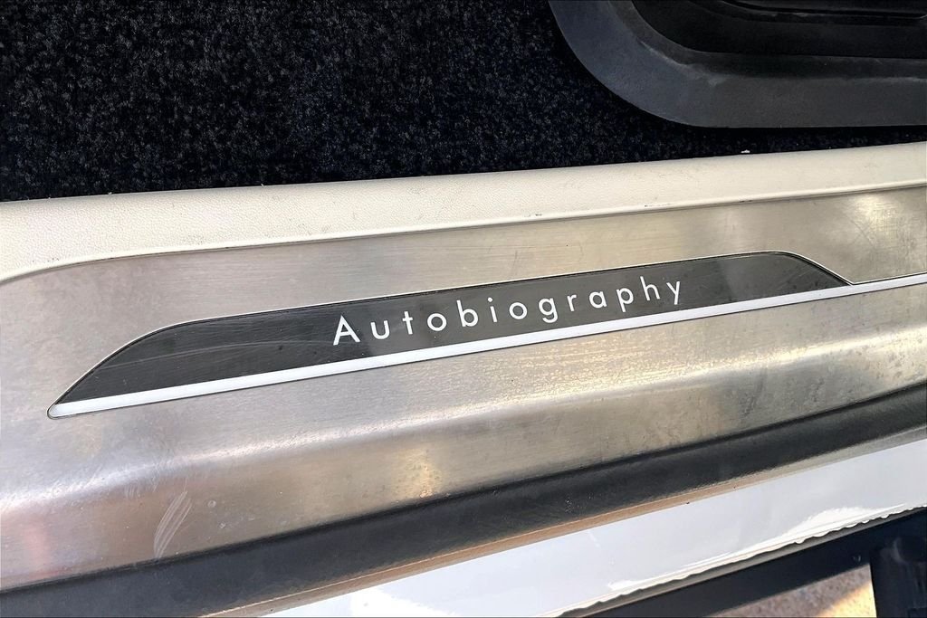 Certified Used 2024 Ostuni Pearl White Metallic Land Rover Autobiography image 31