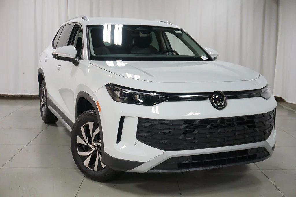 New 2026 White/off-white Volkswagen 2.0T S image 4