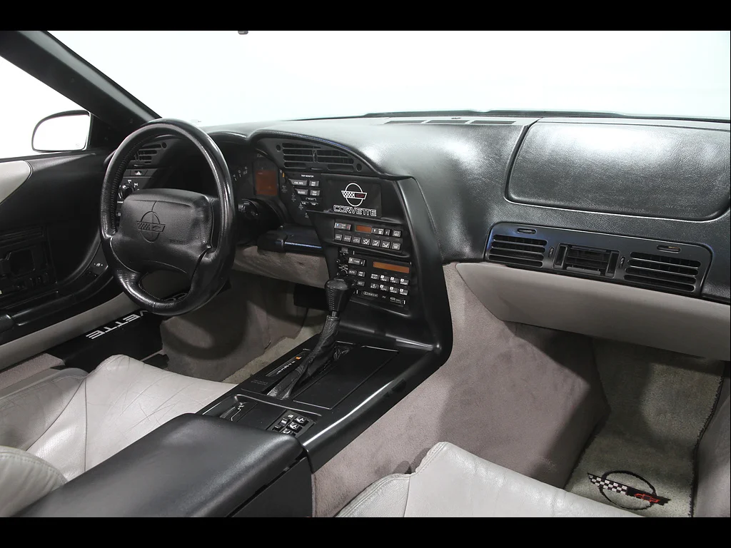 Used 1996  Chevrolet Base image 16