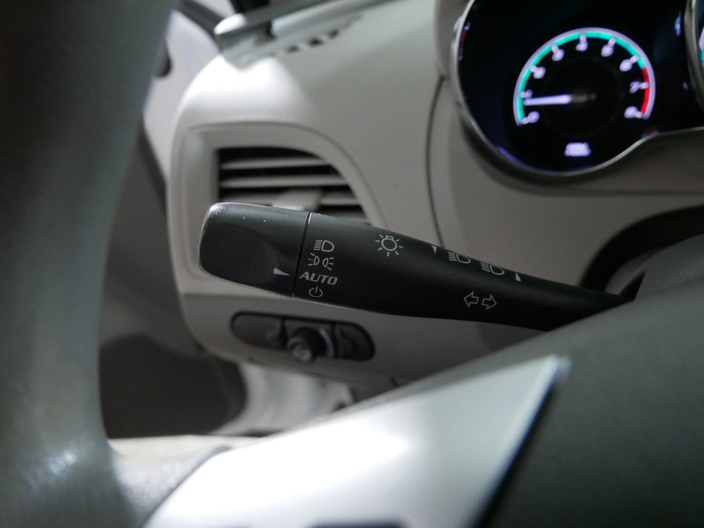 Used 2011 Summit White Chevrolet LS w/1LS image 29