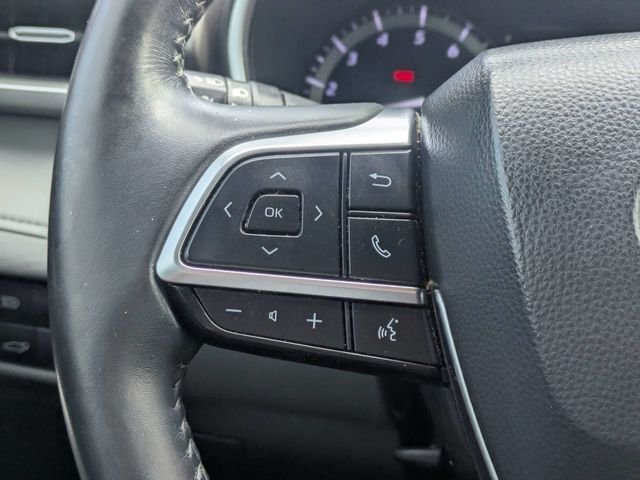 Used 2020 Black Toyota XLE image 26