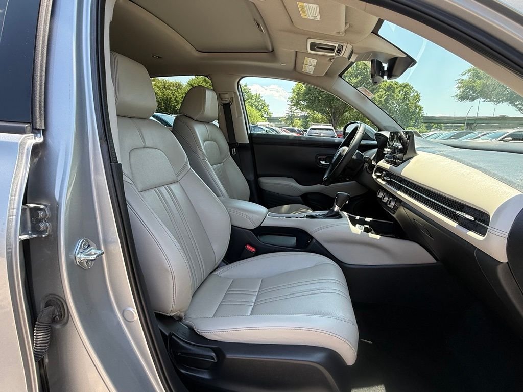 Used 2025 Silver Honda EX-L image 32