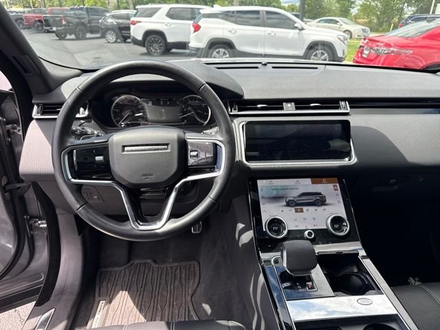 Used 2023  Land Rover R-Dynamic S MHEV image 10