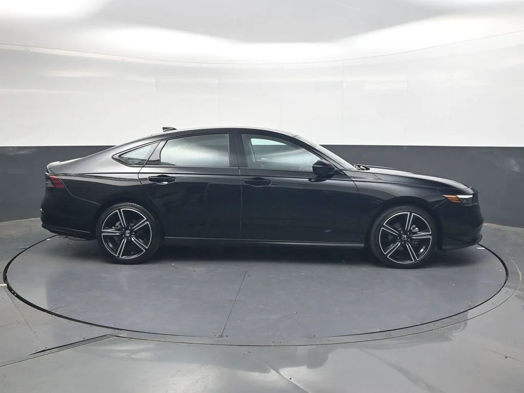 Used 2026 Crystal Black Pearl Honda SE image 3