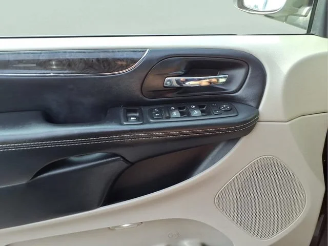 Used 2015 Gray Chrysler Touring-L image 16