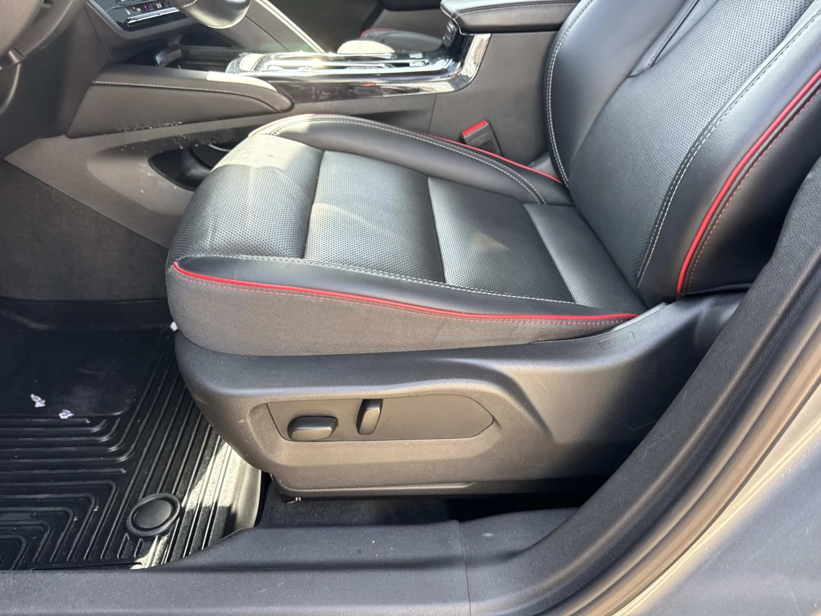 Used 2023 MOONSTONE GRAY METALLIC Buick Essence image 17