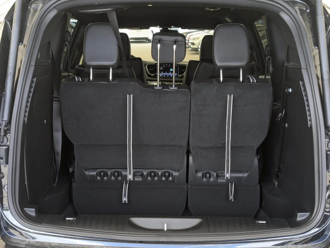 New 2027 Black Chrysler Select - - AWD - Safety Sphere Pkg - Stow n Go Seating - Heated Seats - Remote Start & More! image 26