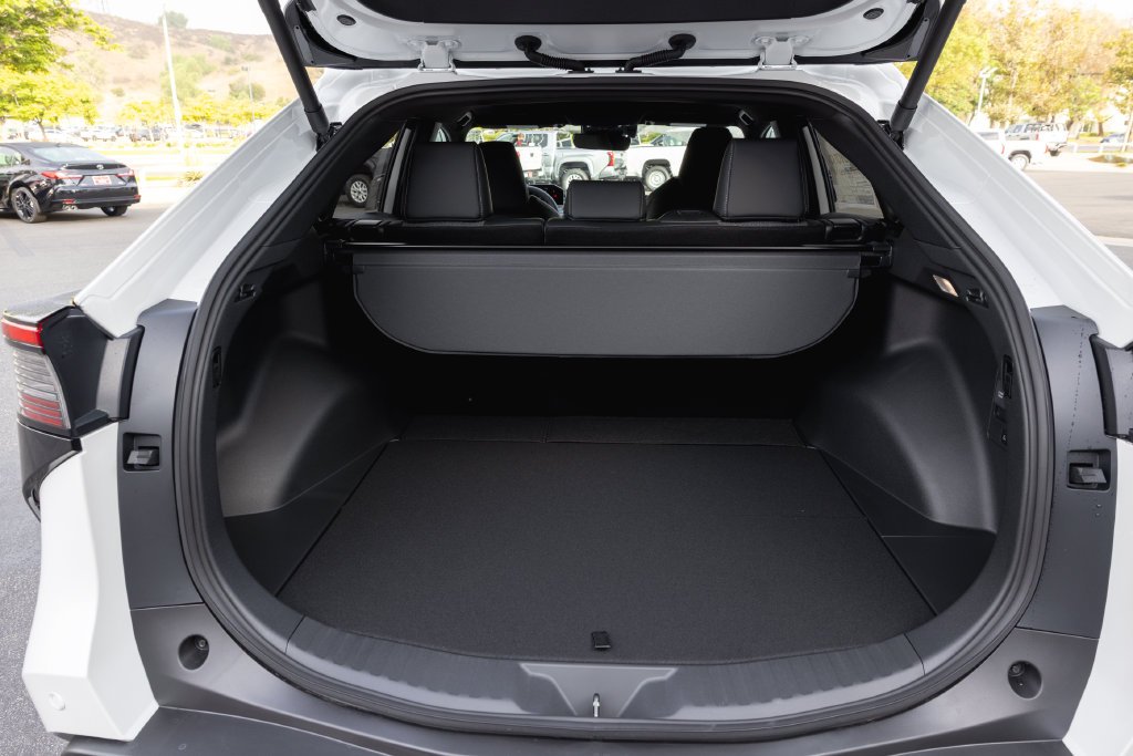 New 2026 Wind Chill Pearl <sup>1</sup> Toyota  XLE image 8