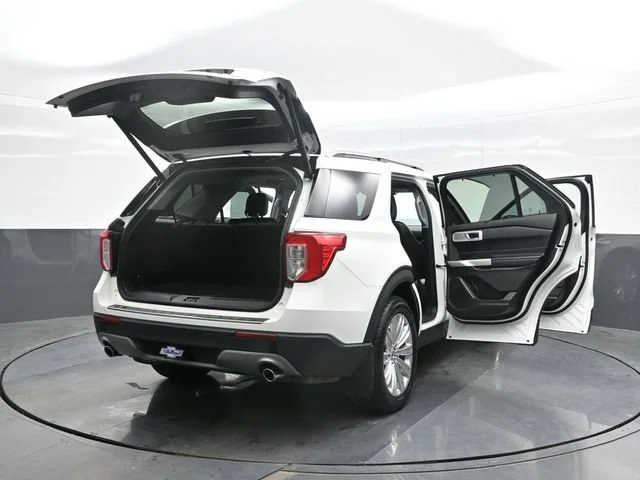 Used 2021 White Ford Limited image 29
