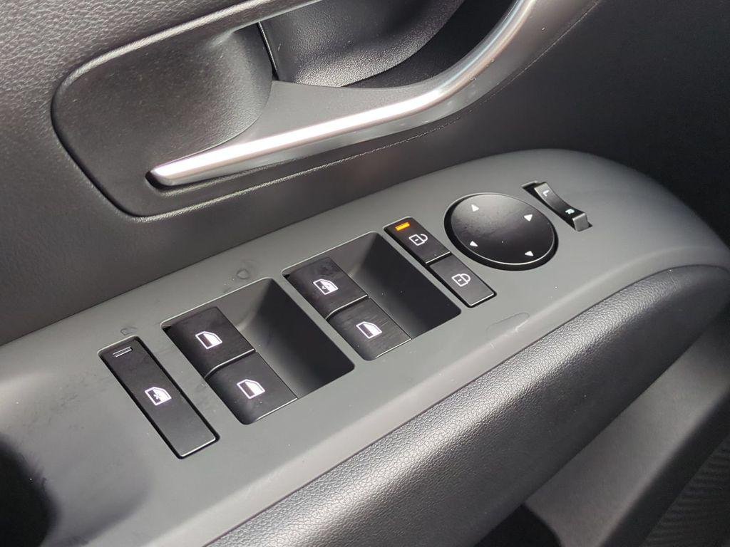 New 2027 Gray Hyundai SE FWD image 29