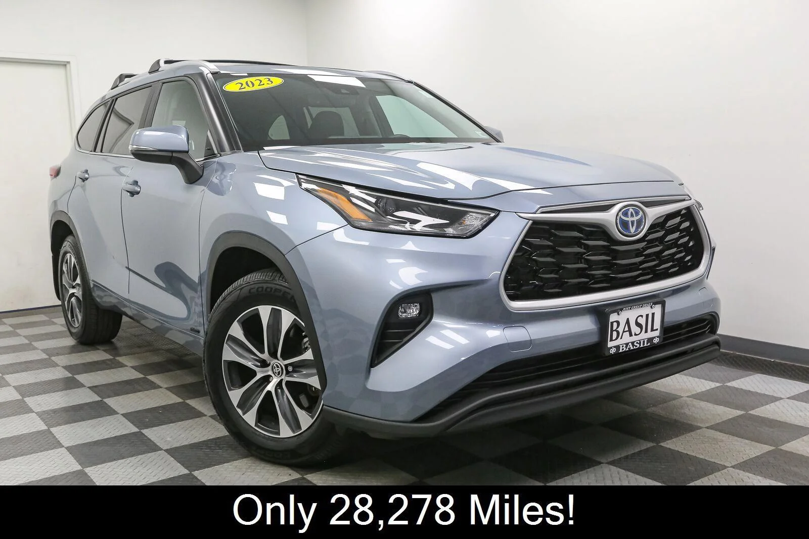 Used 2023 Moon Dust Toyota XLE image 2