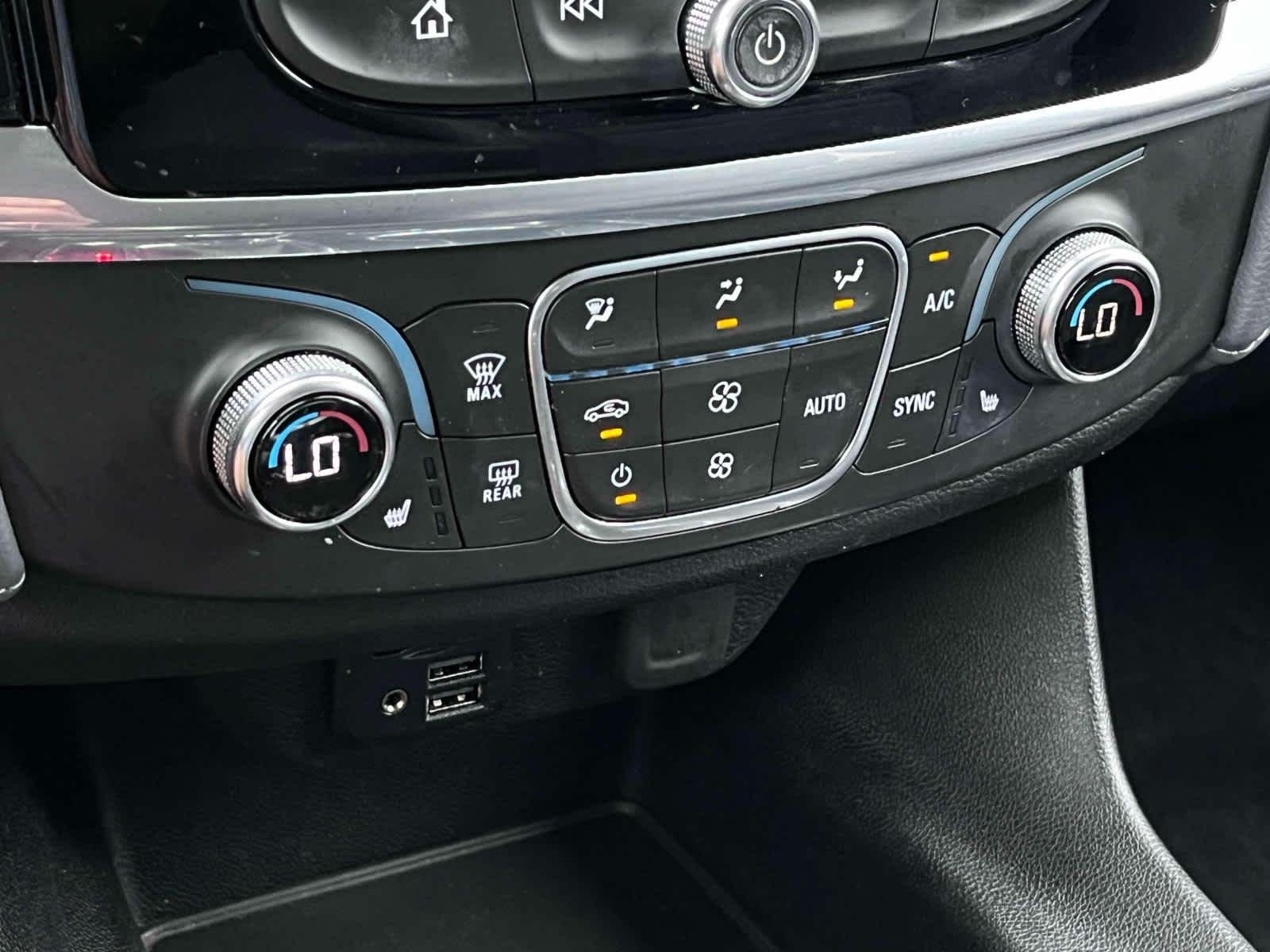 Used 2020 SILVER ICE METALLIC Chevrolet LT Leather image 27