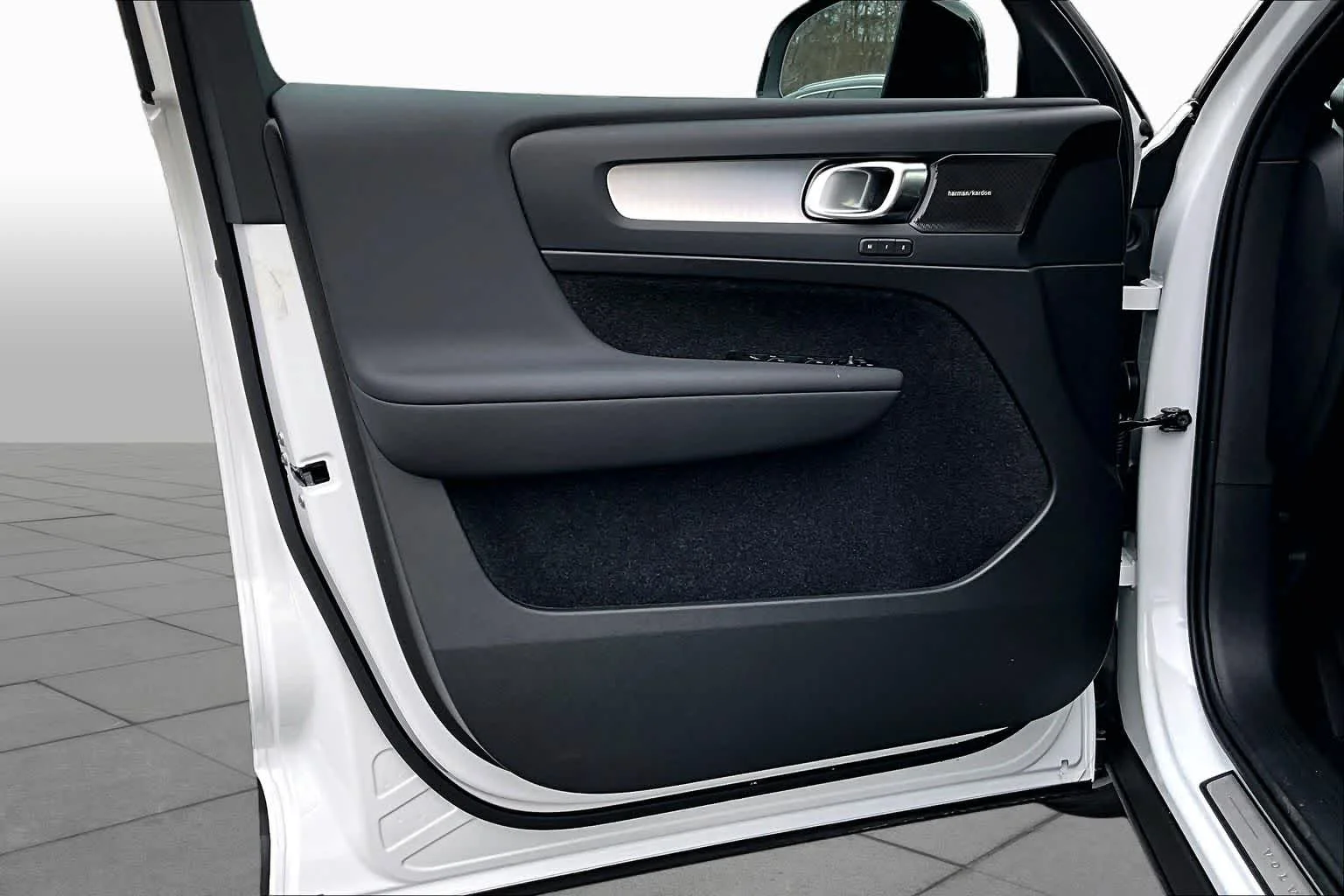 New 2026 Crystal White Volvo Ultra image 11