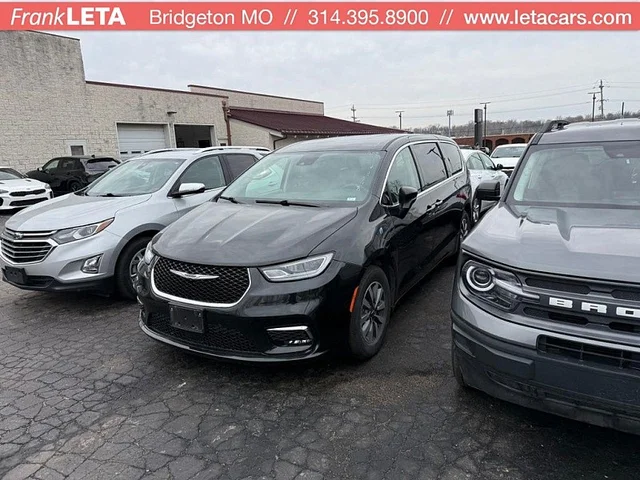 2023 Chrysler Pacifica Hybrid Touring L FWD