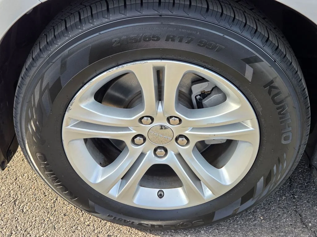 Used 2023 Silver Dodge SXT image 12