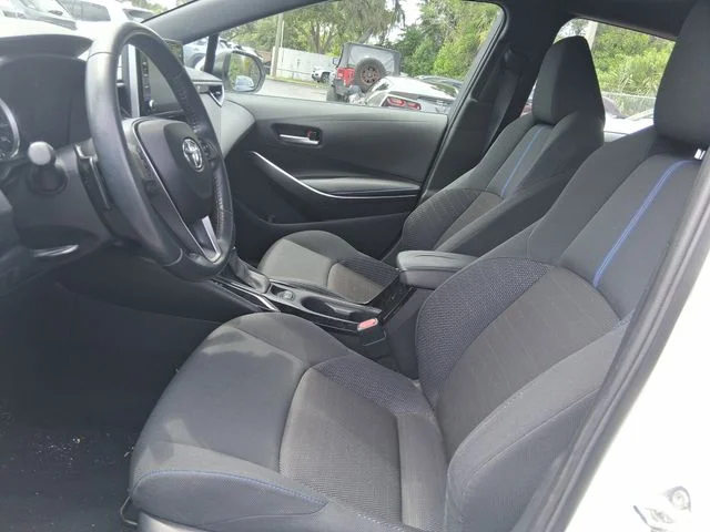 Used 2020 White Toyota SE image 3