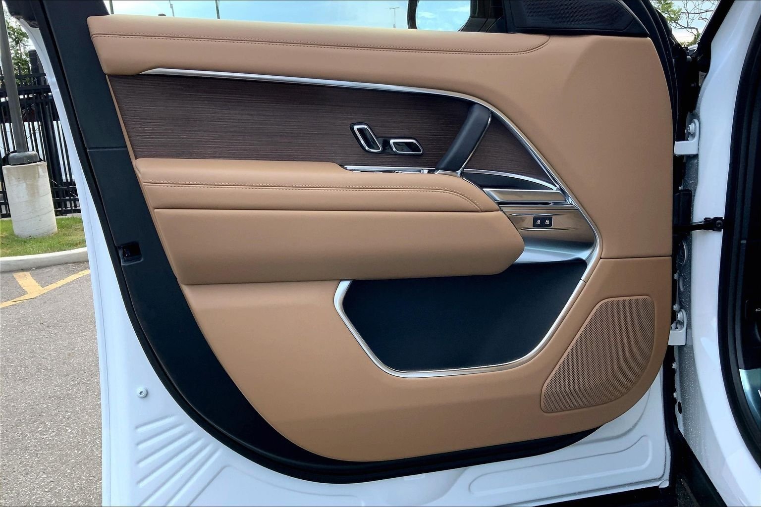 New 2026 Fuji White LAND ROVER SE image 10