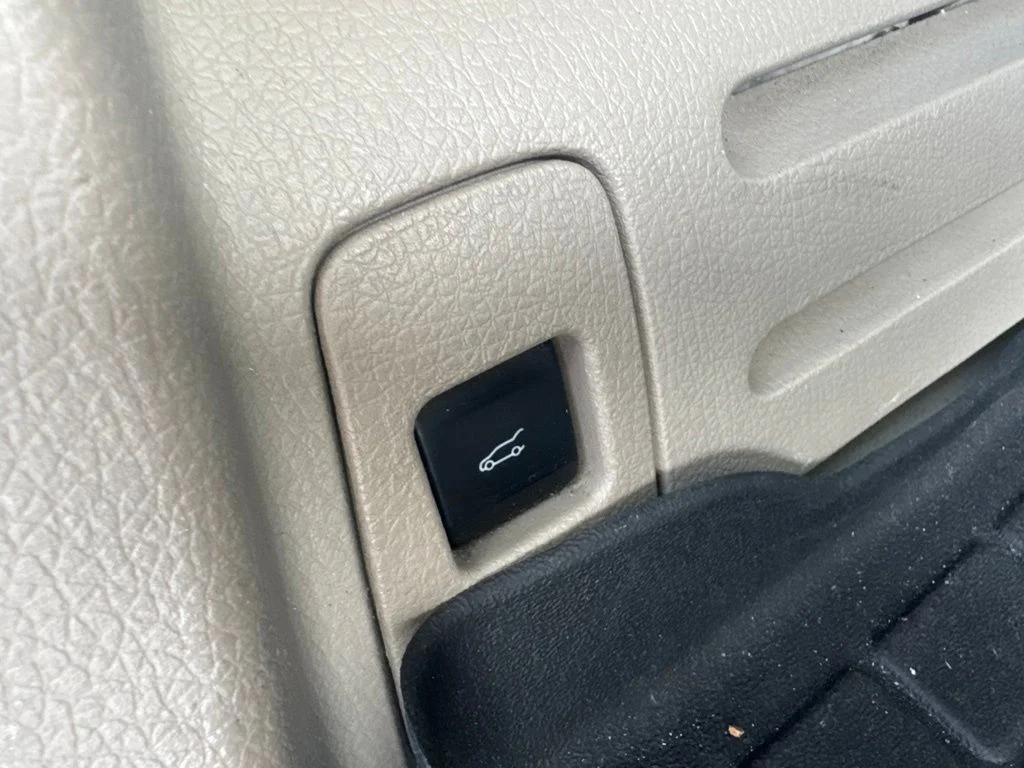 Used 2015 White Lincoln Base image 47