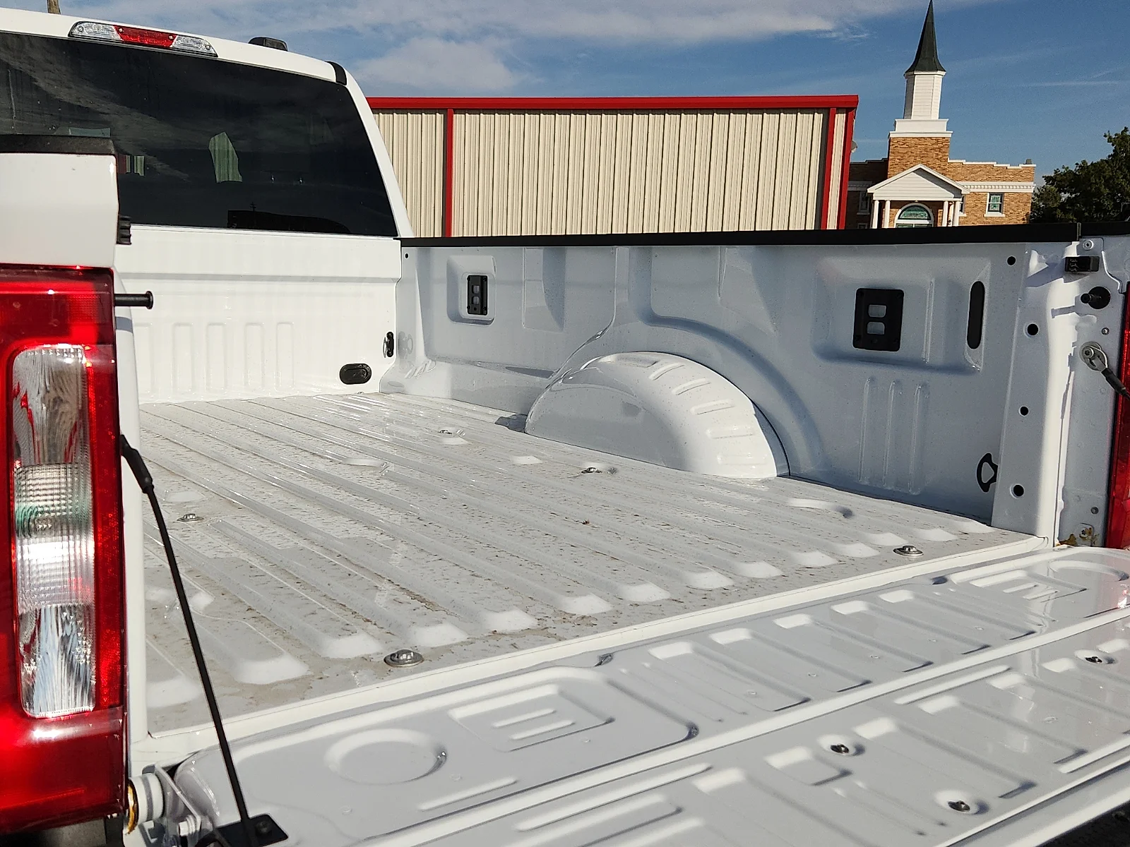New 2027 Oxford White Ford XLT image 12