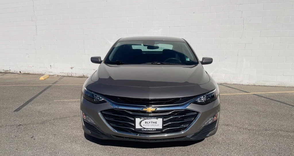 Used 2023 Mineral Gray Metallic Chevrolet LT image 2