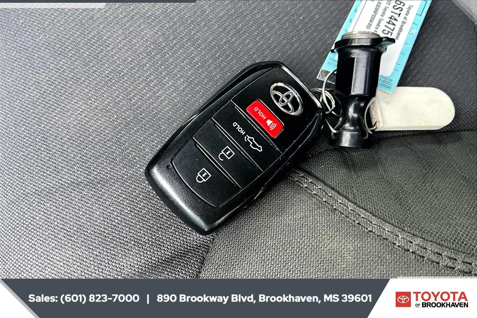 Used 2023 Ice Cap Toyota SR5 image 9