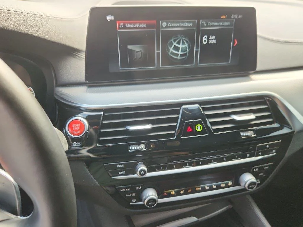 Used 2018 Marina Bay Blue Metallic BMW SD image 23