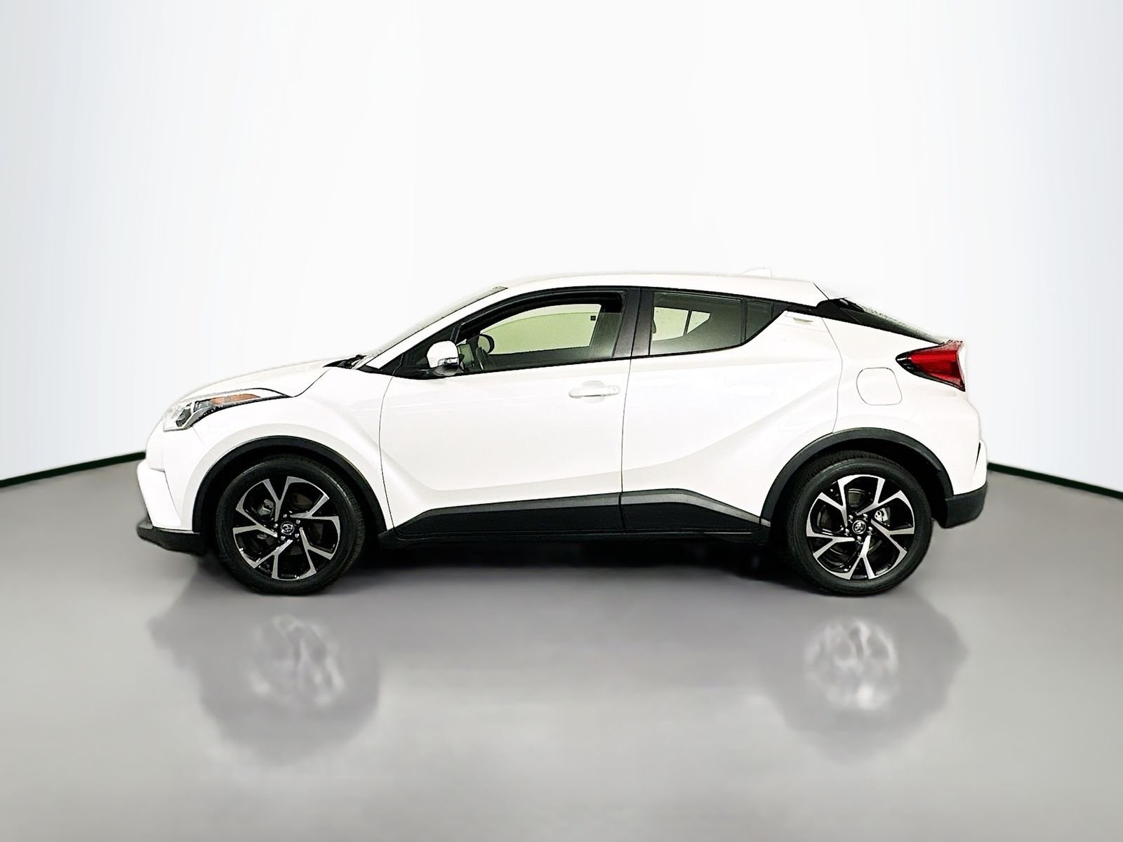 Used 2019 Blizzard Pearl Toyota XLE image 4