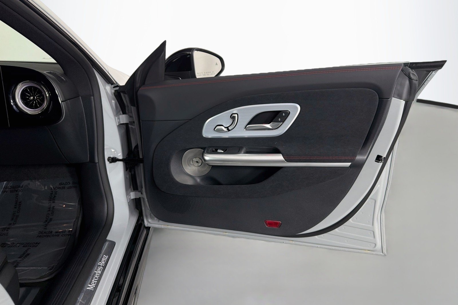 New 2027 MANUFAKTUR Alpine Grey Mercedes-Benz CLA 220 Hybrid image 24