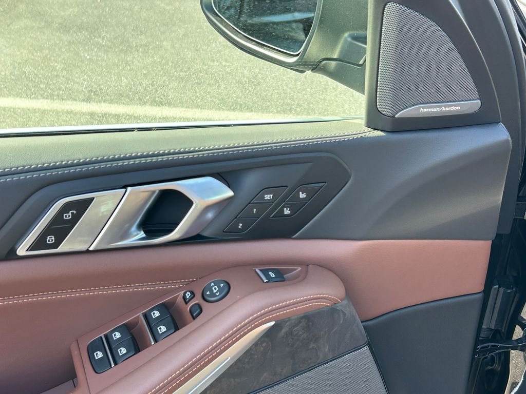 New 2026 Black Sapphire Metallic BMW xDrive40i image 12
