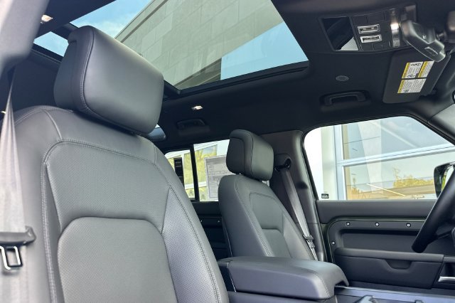 New 2026 Woolstone Green Land Rover S image 15