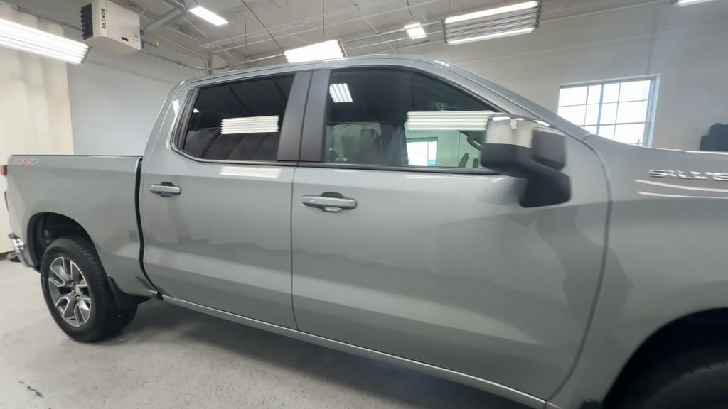2024 Chevrolet Silverado 1500 LT photo 2
