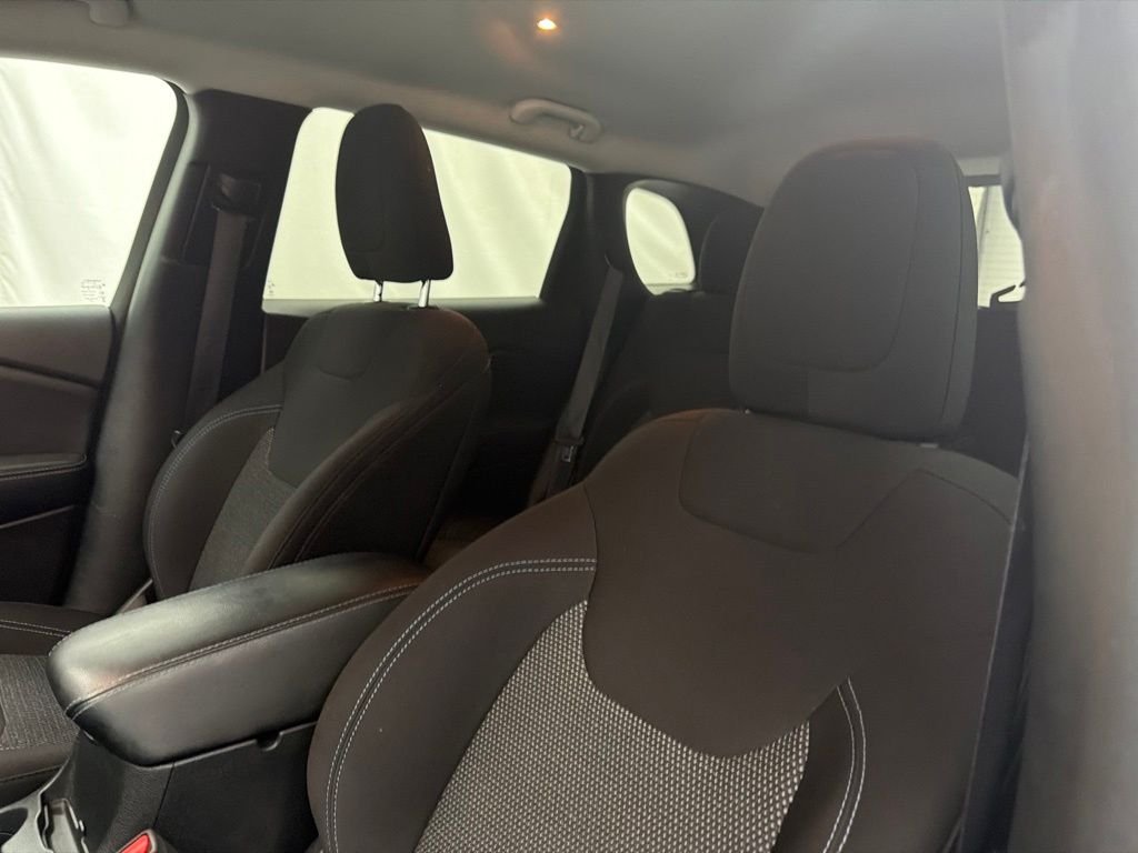 Used 2020 White Jeep Latitude image 14