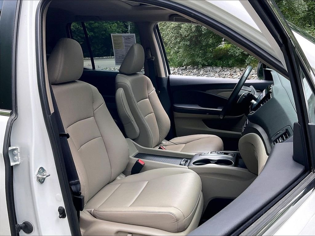 Used 2023 White Honda RTL image 11