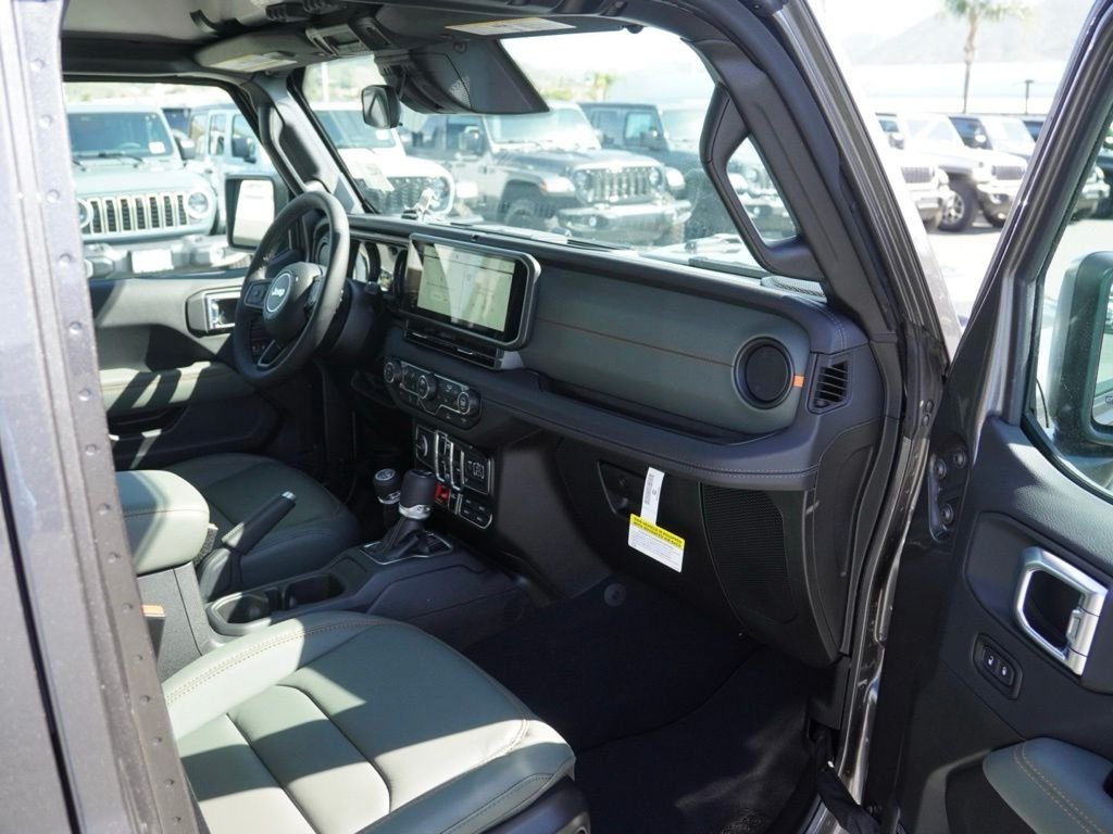 New 2026 Granite Crystal Metallic Clear-Coat Exterior Paint Jeep Mojave image 20