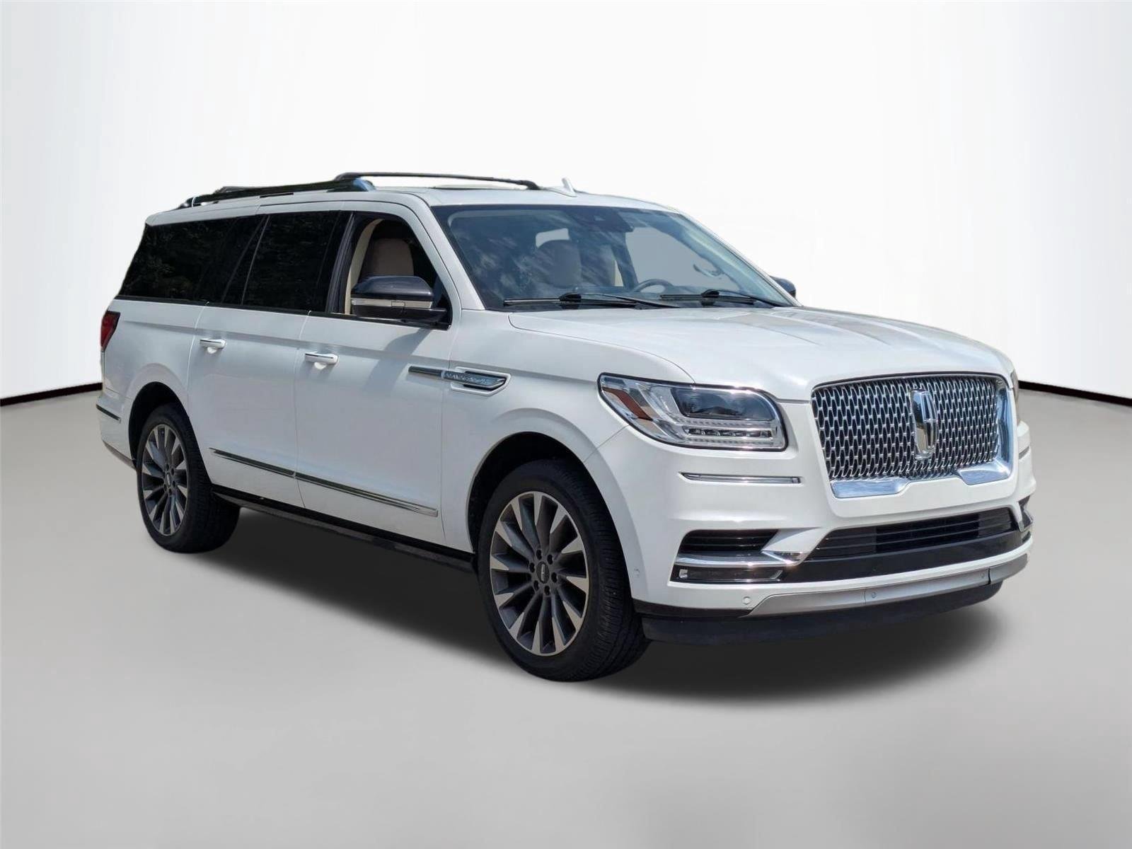 Used 2021 Pristine White Lincoln Reserve image 3