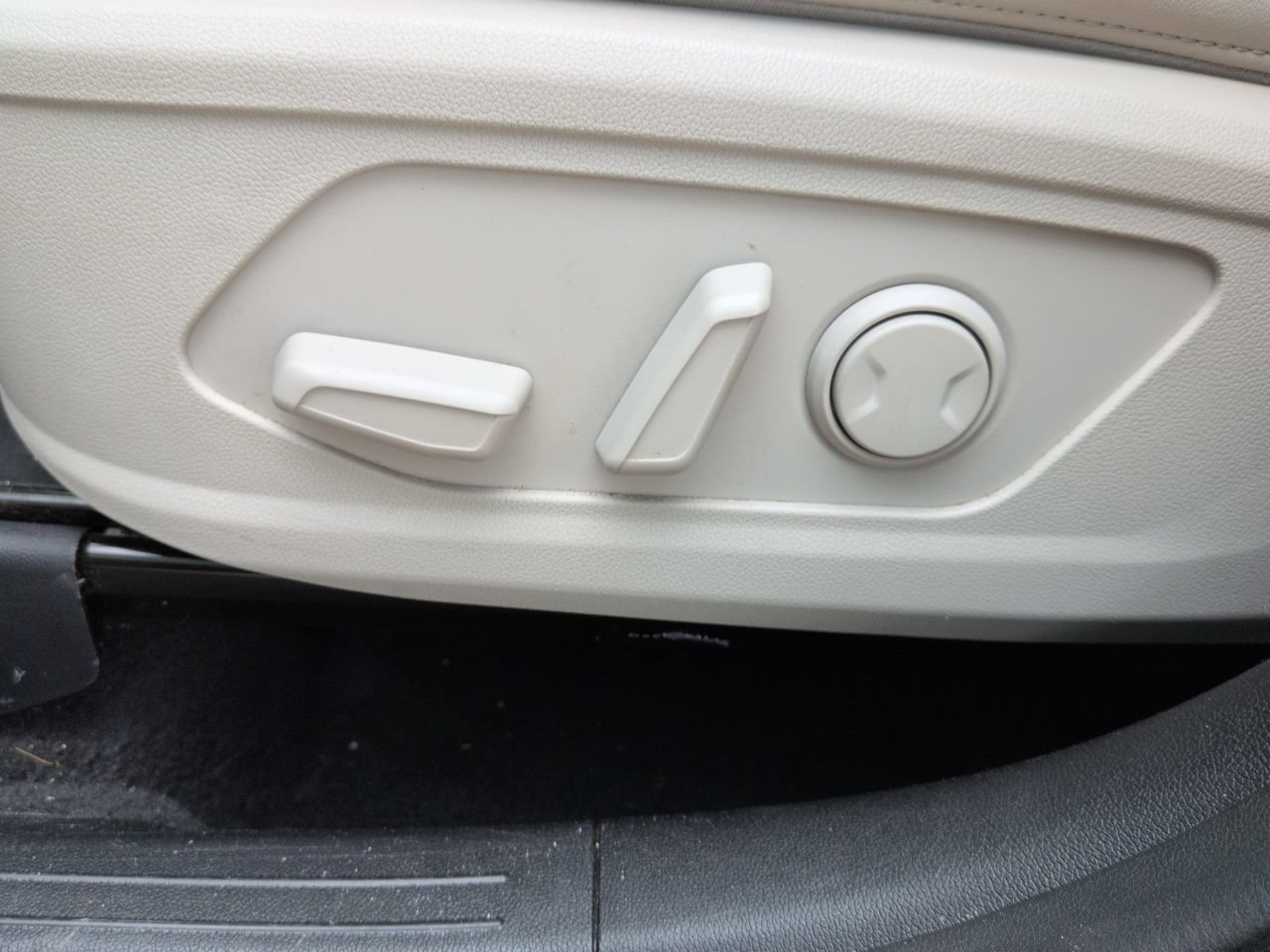 Certified Used 2021 Gravity Grey Kia SX image 18