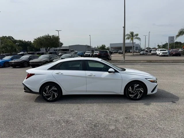 Used 2025 White Hyundai Limited image 7