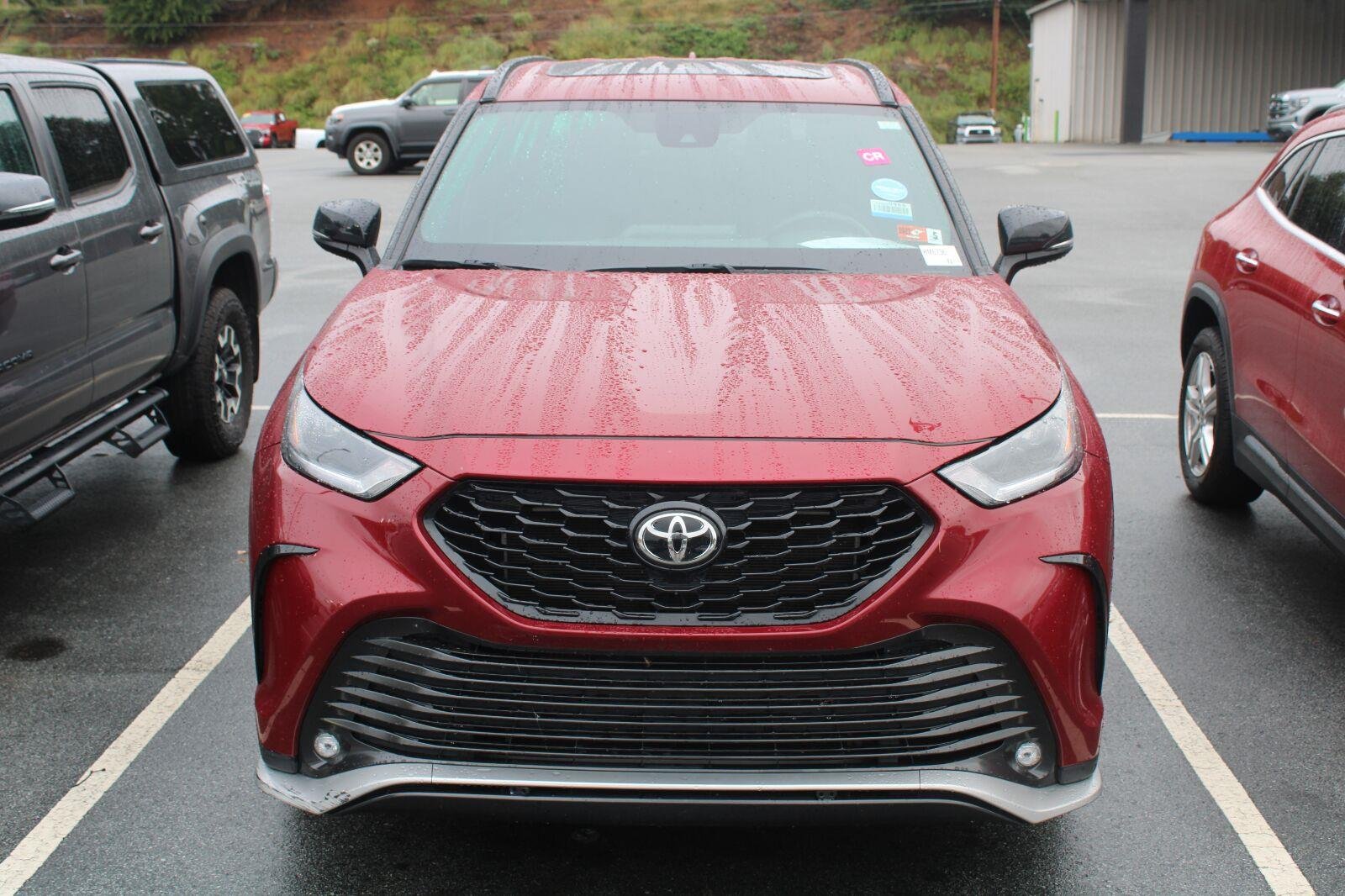 Used 2022 Ruby Flare Pearl Toyota XSE image 2