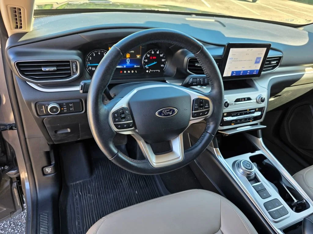 Used 2021 Gray Ford XLT image 15