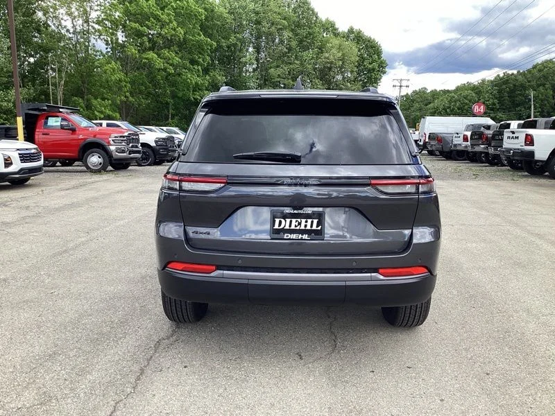 New 2026 Baltic Gray Metallic Clear-Coat Exterior Paint Jeep Laredo Altitude image 6