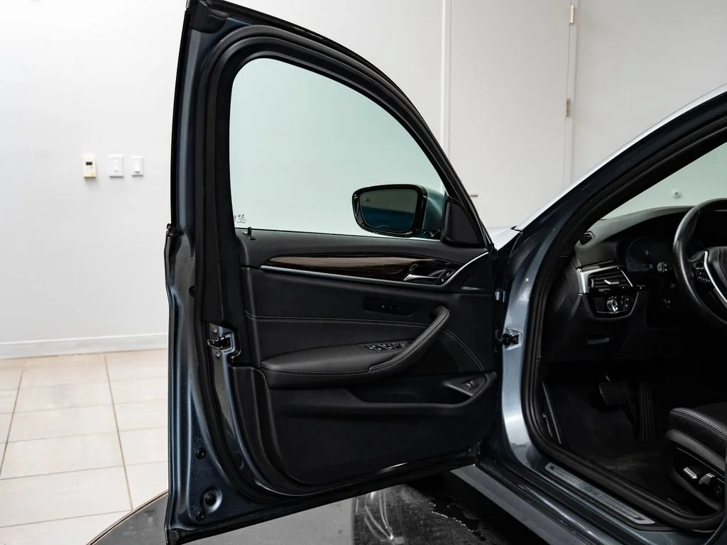 Used 2022 Bluestone Metallic BMW 530i xDrive image 27