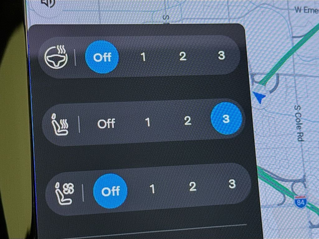 Used 2023 Silver Volvo B5 Ultimate Bright Theme image 22