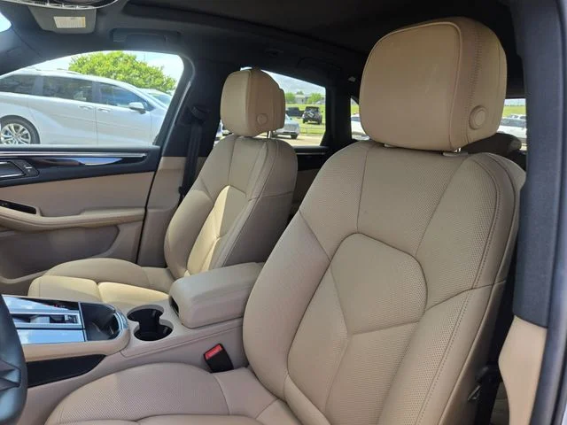2025 Porsche Macan T - Photo 11