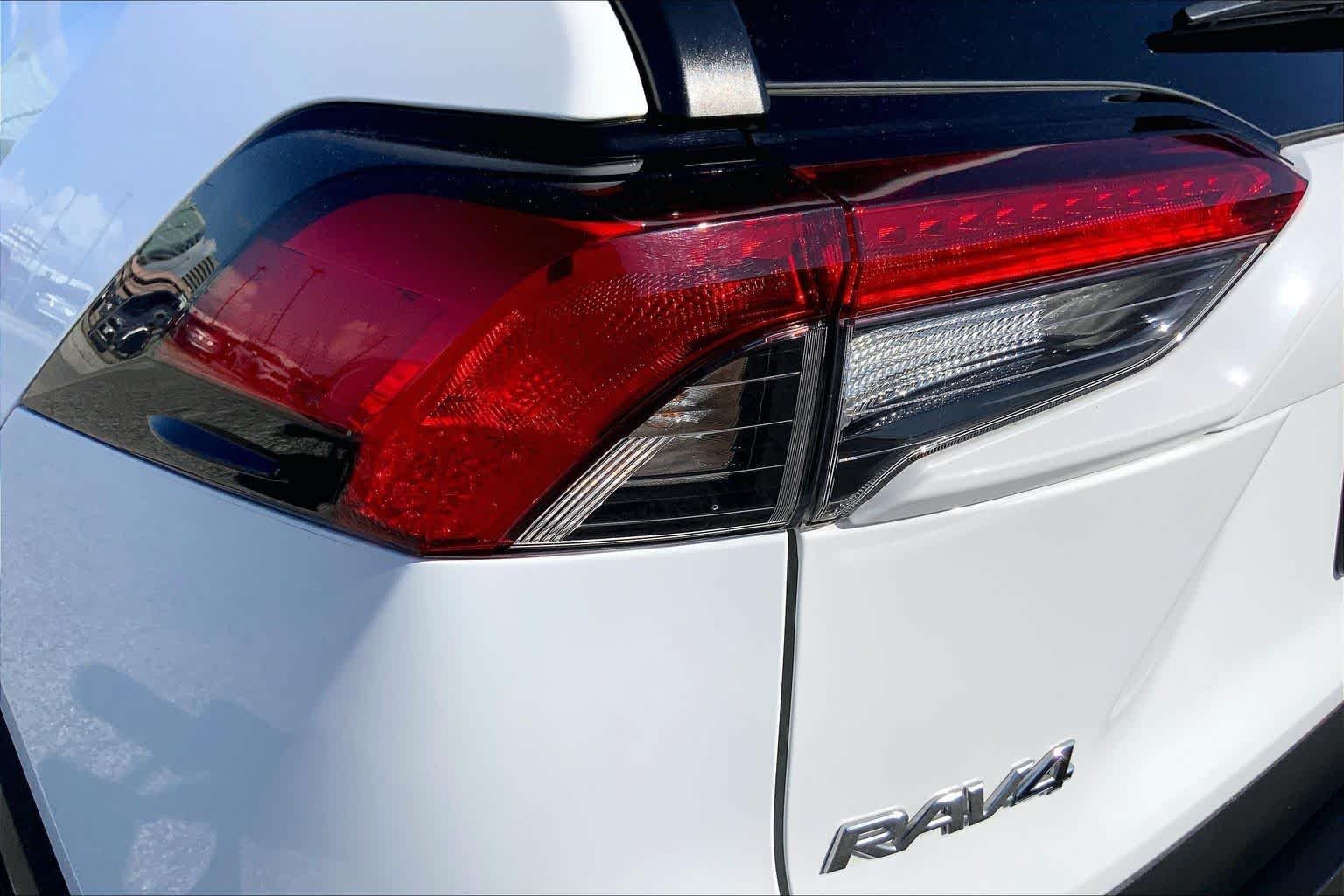 Used 2025 Ice Cap Toyota XLE image 28