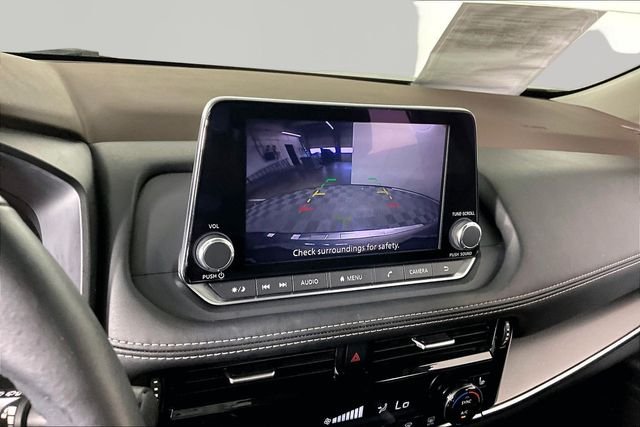 Used 2022 Gray Nissan SV image 13