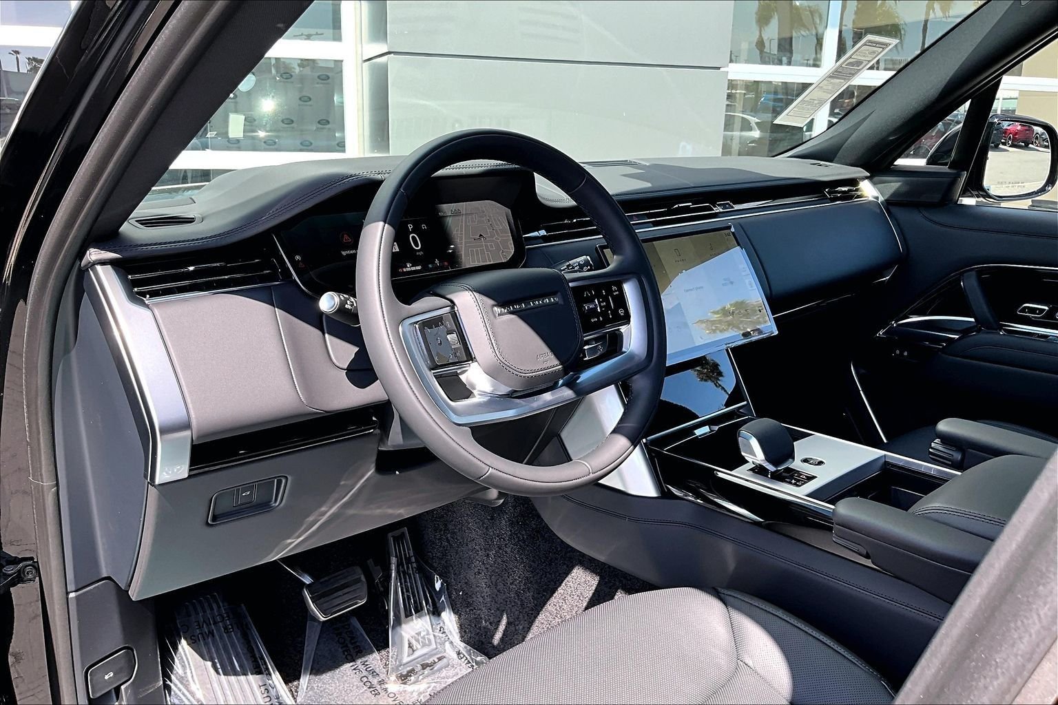 New 2026 Santorini Black Land Rover SE image 6