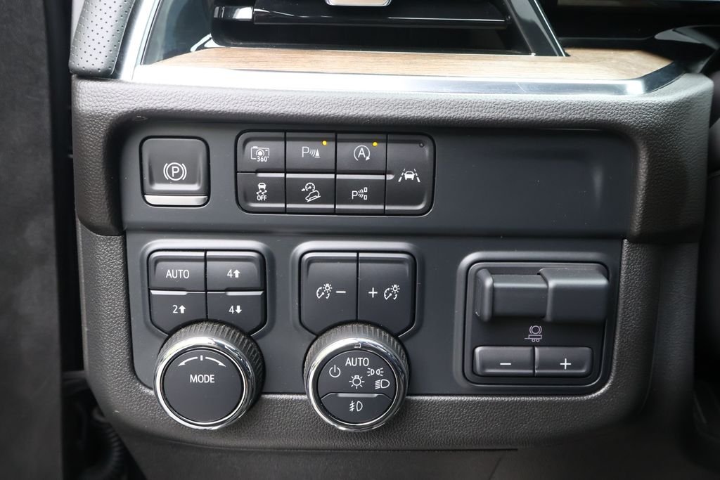 Used 2025 Black Chevrolet High Country image 39